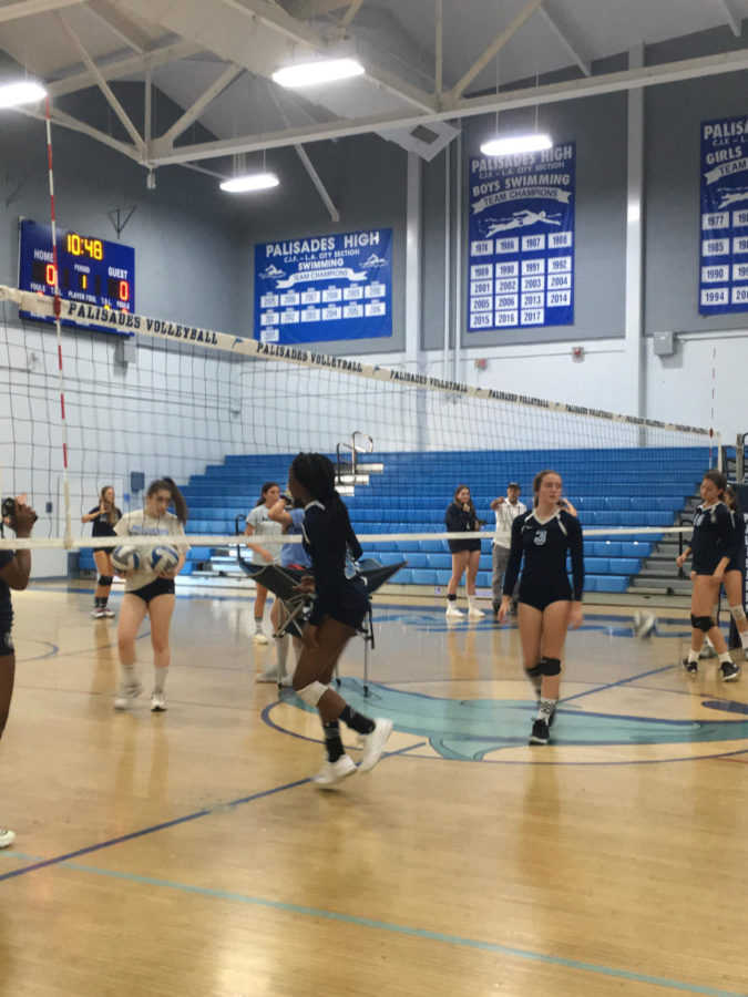 Girls’ Volleyball Team Defeats Uni, Eyes Playoffs